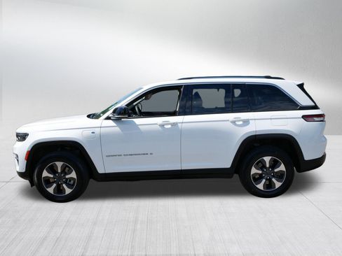 Used 2022 Jeep Grand Cherokee Limited 4xe w/ Luxury Tech Group II AWD/4WD image 4