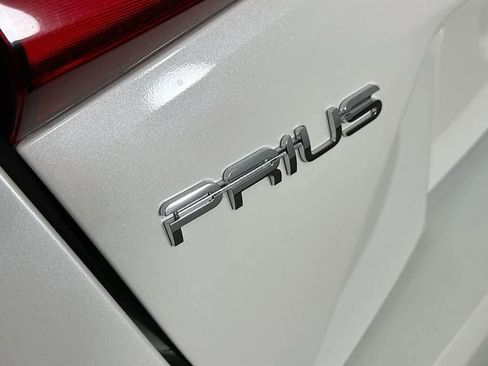 Used 2020 Toyota Prius LE FWD image 7