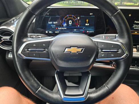 Used 2025 Chevrolet Equinox LT AWD/4WD image 15