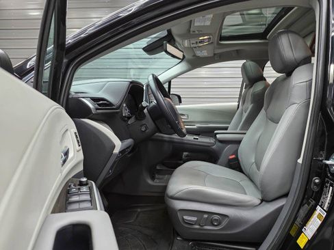 Used 2021 Toyota Sienna Limited AWD/4WD image 13