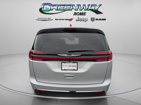New 2026 Chrysler Pacifica Select image 6