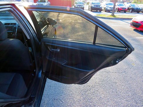 Used 2015 Toyota Camry LE image 18