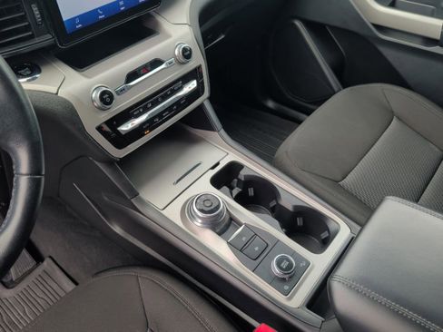 Used 2023 Ford Explorer XLT AWD/4WD image 12