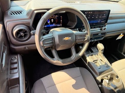 Used 2023 Chevrolet Colorado W/T RWD image 19