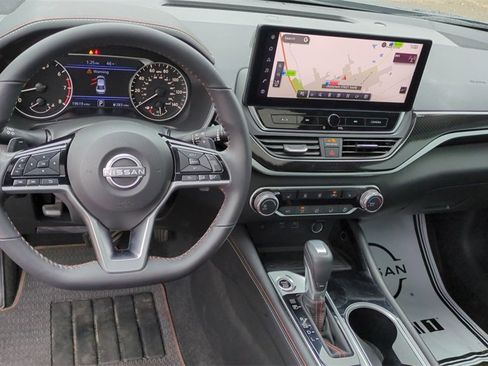 Used 2023 Nissan Altima 2.5 SR w/ SR Premium Package image 16