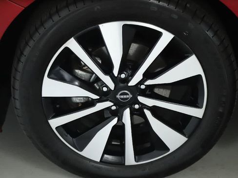 Used 2025 Nissan Sentra SV w/ SV Premium Package FWD image 37