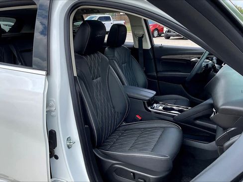 Used 2023 Buick Envision Avenir FWD image 9