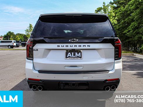 Used 2025 Chevrolet Suburban Z71 AWD/4WD image 11