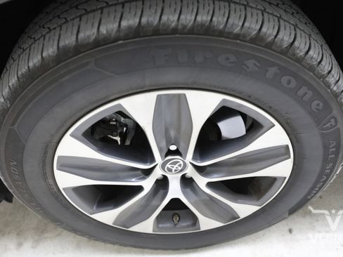 Used 2023 Toyota Highlander XLE FWD image 10