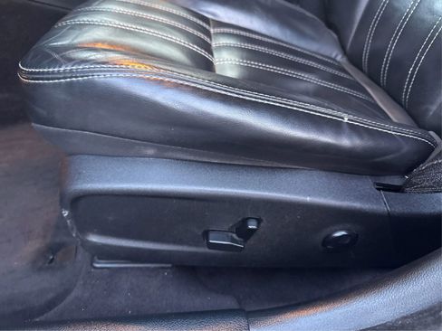 Used 2018 Chrysler 300 S AWD/4WD image 19