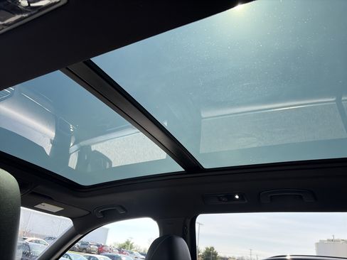 Used 2024 Volkswagen Tiguan SEL R-Line image 39