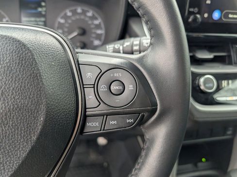 Used 2025 Toyota Corolla Cross LE image 26