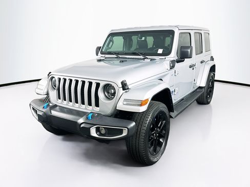Used 2023 Jeep Wrangler Unlimited Sahara w/ Cold Weather Group AWD/4WD image 3