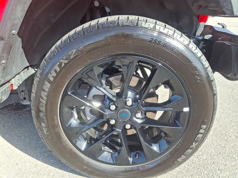 Used 2025 Jeep Wrangler Unlimited Sahara AWD/4WD image 8