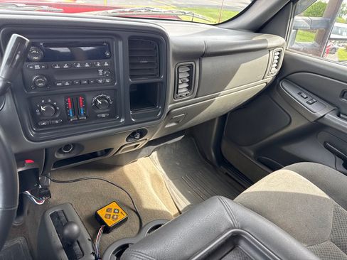 Used 2005 Chevrolet Silverado 2500 LS AWD/4WD image 15