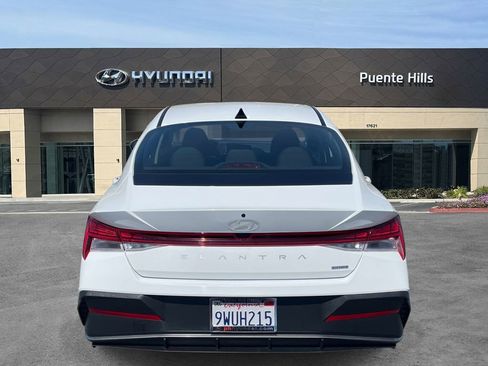 Certified 2025 Hyundai Elantra Hybrid FWD image 5