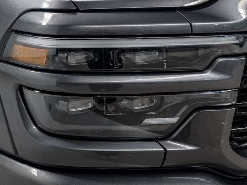 Used 2025 RAM 2500 Laramie AWD/4WD image 40