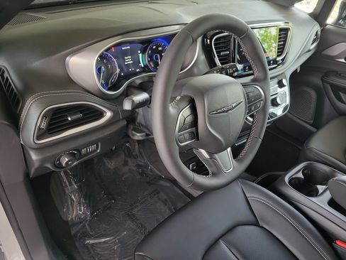 New 2026 Chrysler Pacifica Select FWD image 16