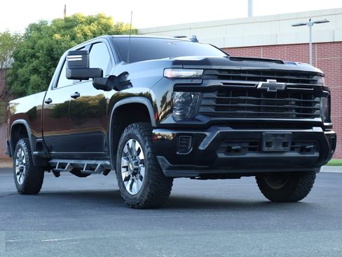Used 2024 Chevrolet Silverado 2500 Custom w/ Custom Convenience Package AWD/4WD image 1