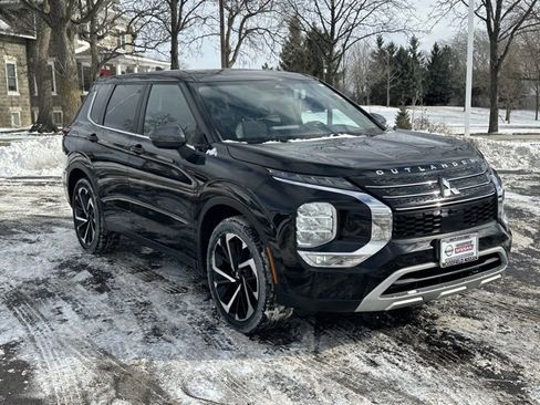 Used 2022 Mitsubishi Outlander SE image 3