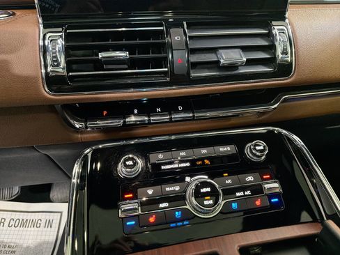 Used 2022 Lincoln Navigator Reserve image 21