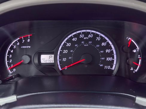 Used 2012 Toyota Sienna LE w/ Towing Pkg image 16