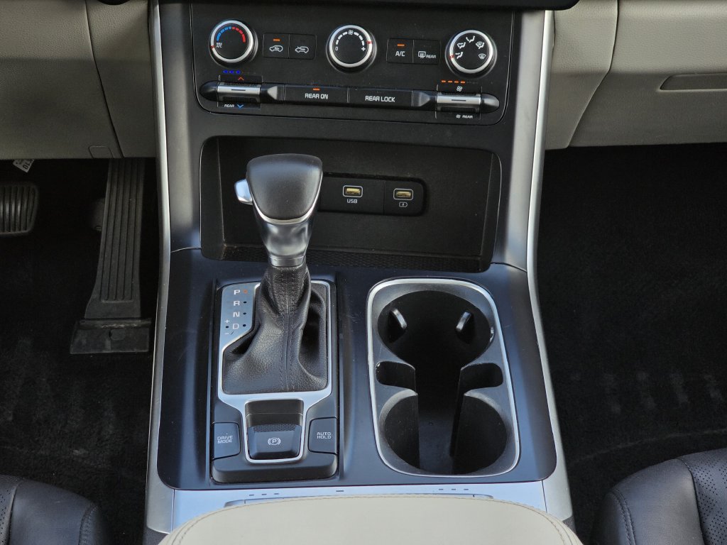 Certified 2022 Kia Carnival LX FWD image 23