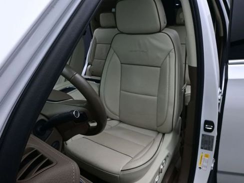 Used 2023 GMC Yukon Denali w/ Advanced Technology Package AWD/4WD image 11