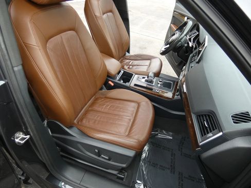 Used 2018 Audi Q5 2.0T Premium Plus w/ Premium Plus Package image 25