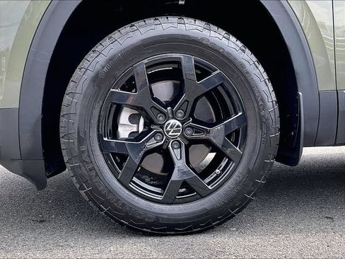 Used 2024 Volkswagen Atlas Peak Edition SE AWD/4WD image 11