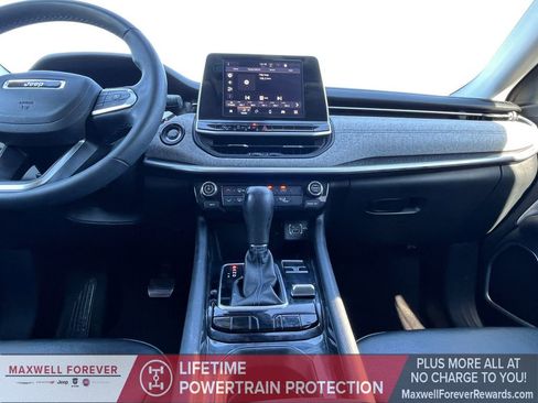 Used 2022 Jeep Compass Latitude image 3