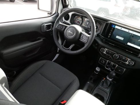 Used 2026 Jeep Wrangler Unlimited Sport AWD/4WD image 9