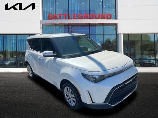 Used 2023 Kia Soul LX image 1