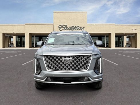 Certified 2026 Cadillac Escalade Luxury w/ LPO, Radiant Package AWD/4WD image 2