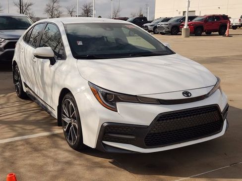 Used 2022 Toyota Corolla SE image 2