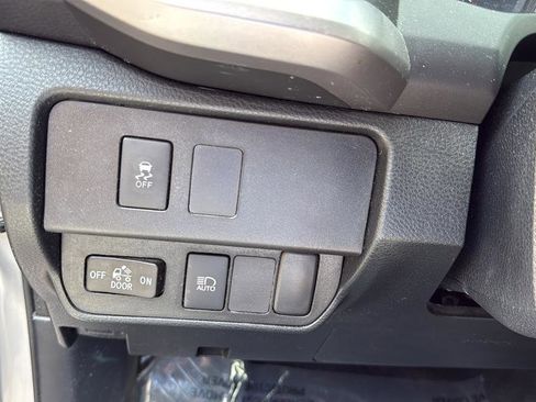 Used 2020 Toyota Tacoma SR5 image 18