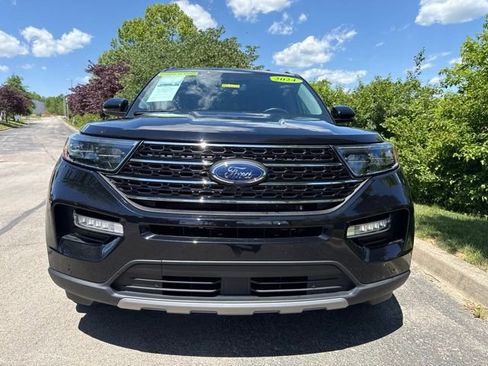 Used 2024 Ford Explorer XLT w/ Equipment Group 202A AWD/4WD image 3