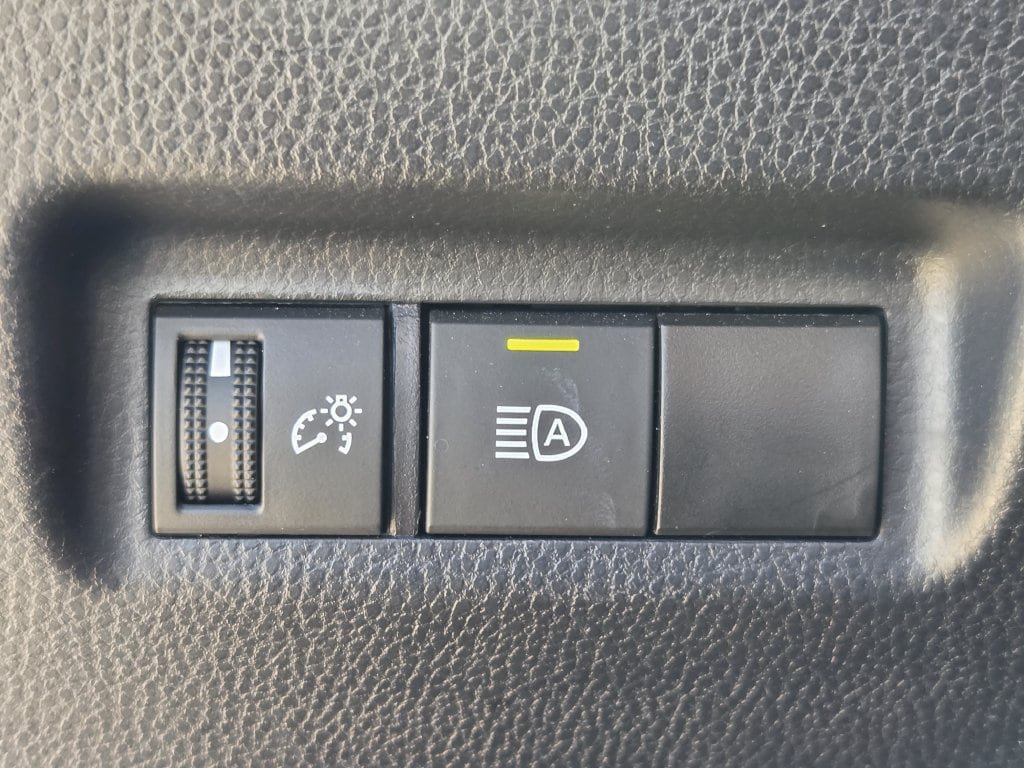 Used 2025 Toyota RAV4 XLE FWD image 25