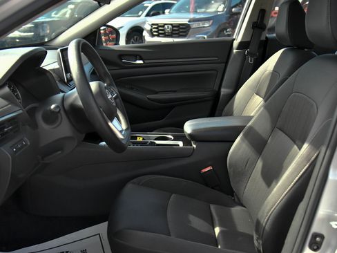 Used 2024 Nissan Altima 2.5 SV FWD image 17