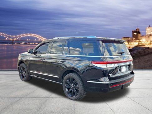 Used 2024 Lincoln Navigator Reserve image 3