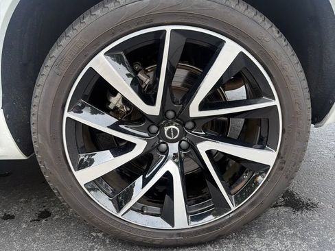 Certified 2024 Volvo XC90 B6 Ultimate w/ Lounge Package AWD/4WD image 4