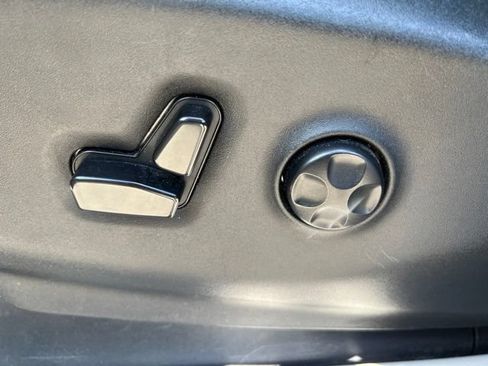 Certified 2023 Chrysler Pacifica Touring-L FWD image 19