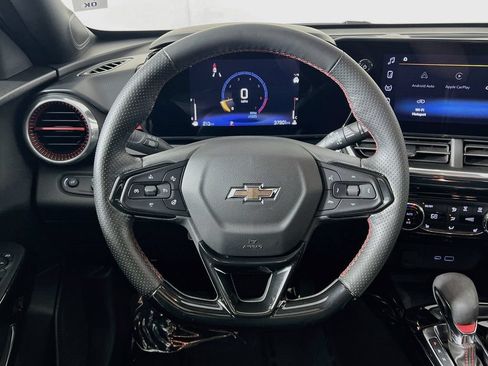 Used 2024 Chevrolet Trax RS w/ Sunroof Package FWD image 11