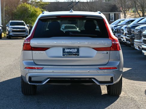 Used 2025 Volvo XC60 B5 Plus image 13
