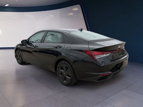 Used 2022 Hyundai Elantra SEL w/ Convenience Package image 3