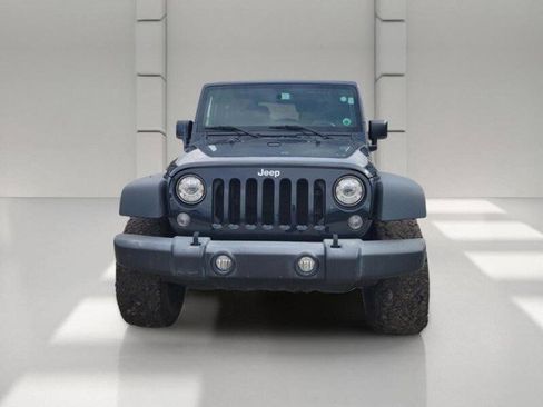 Used 2017 Jeep Wrangler Rubicon w/ Power Convenience Group AWD/4WD image 2