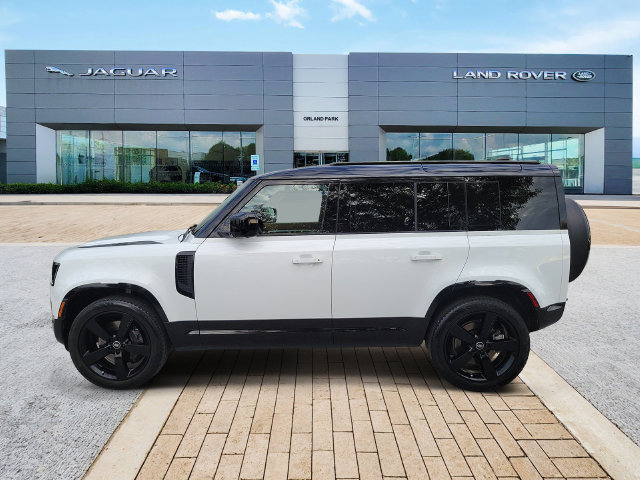 Used 2025 Land Rover Defender 110 X-Dynamic SE AWD/4WD image 7