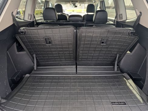 Used 2024 Volkswagen Atlas SE AWD/4WD image 13