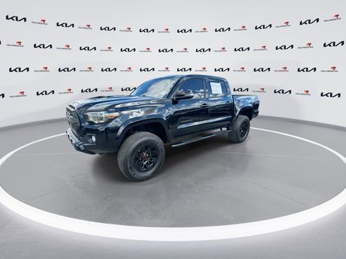 Used 2020 Toyota Tacoma SR5 image 4