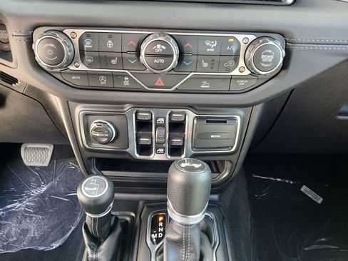 New 2025 Jeep Wrangler Unlimited Sahara w/ Technology Group AWD/4WD image 26